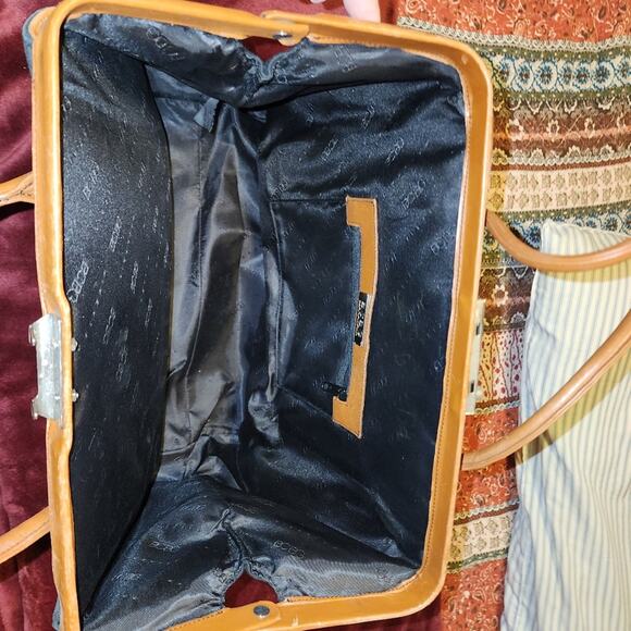 BCBG MAXAZRIA EUC LRG CANVAS VINTAGE FRAMED SATCHEL BAG. RARE - Picture 4 of 8